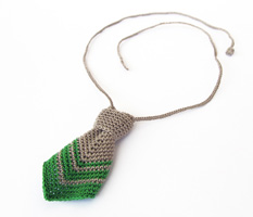 Kette mit Krawatte